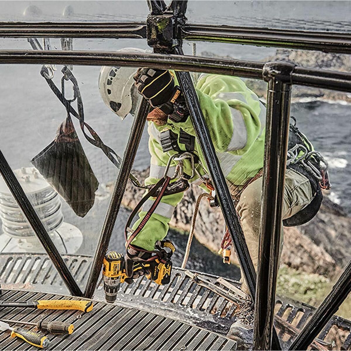 V10H61C4B326A74E3439F62C9F64A74432C9R6898151P7